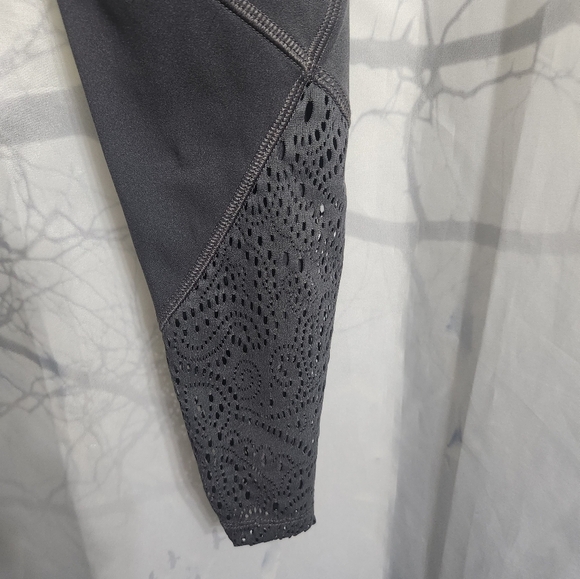 Victoria's Secret Pink Sport Leggings Capris Lace Embellished Hem Gray Small - Picture 6 of 7